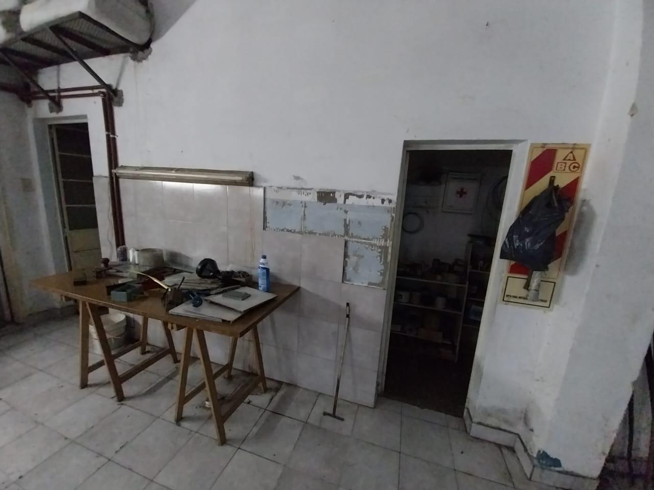 Foto de Galpón de 90mts2 en esquina, imagen 4