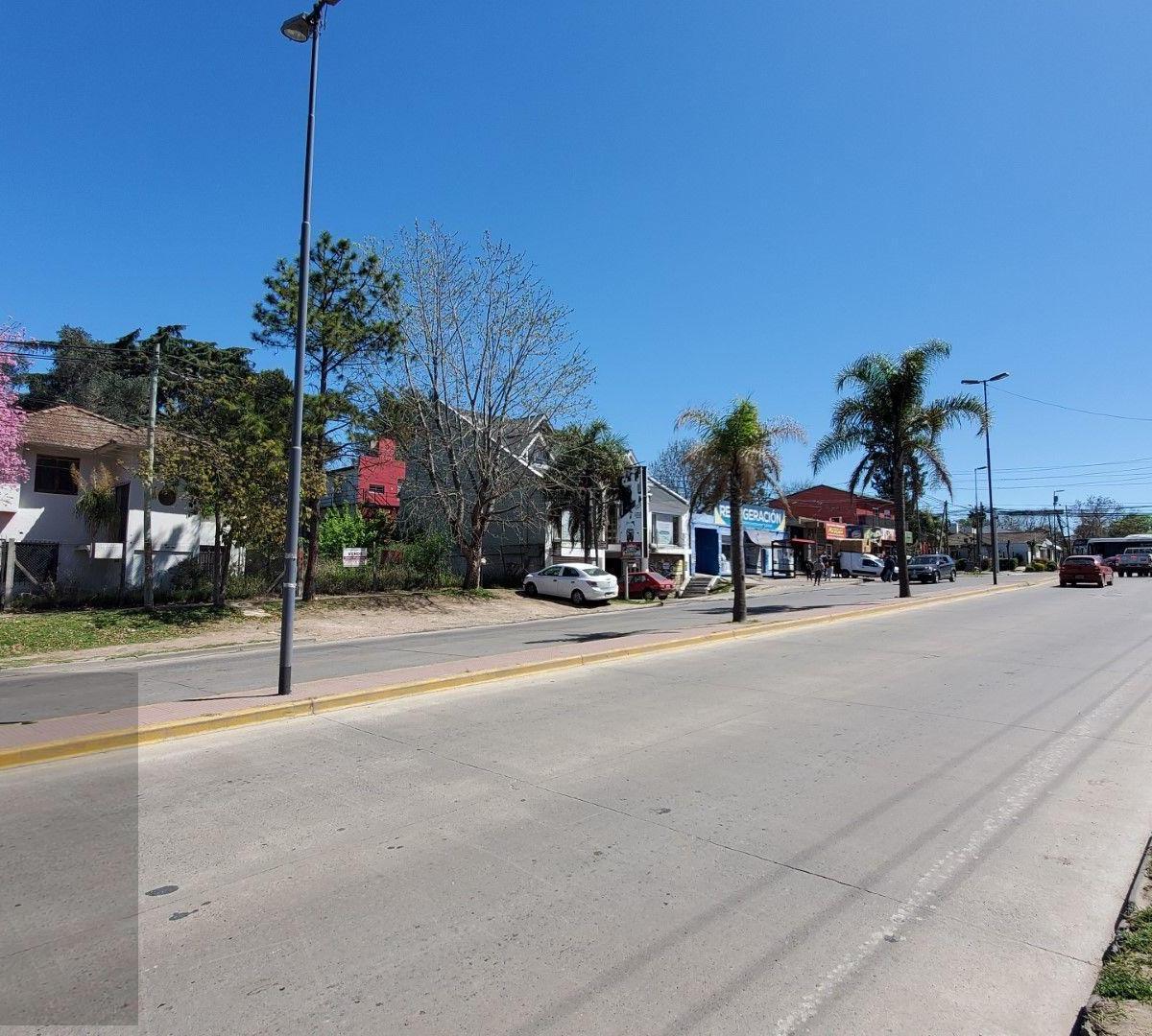 Lote sobre Av. Perón, zona comercial