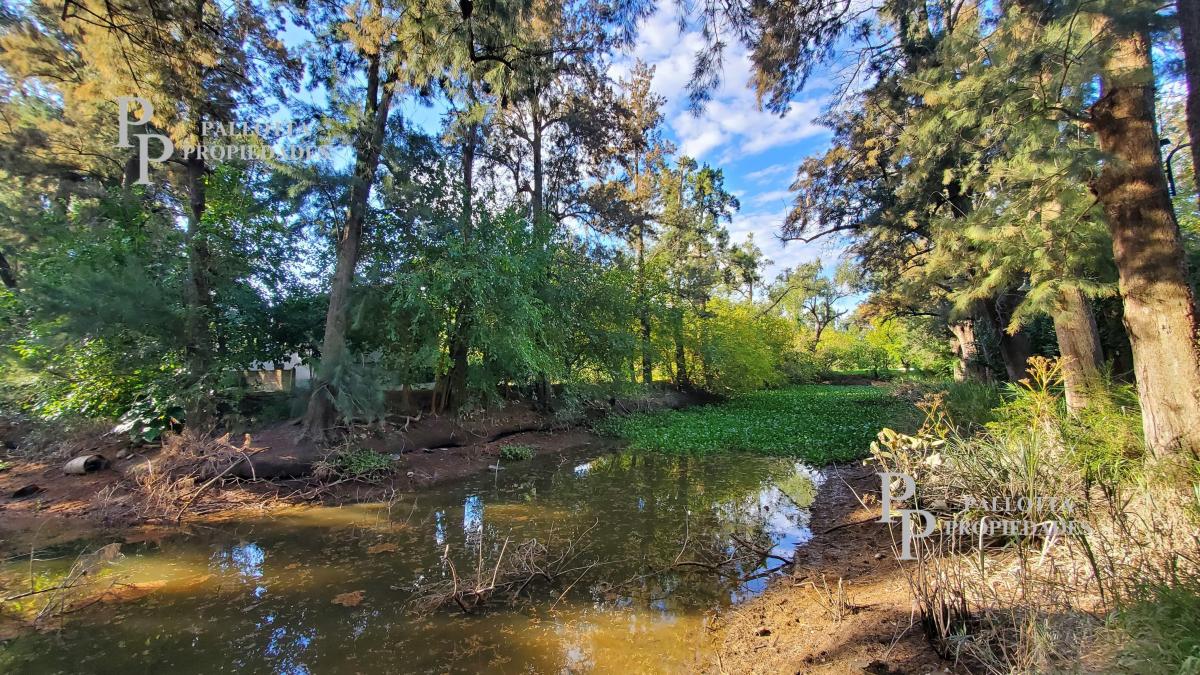 Lote en Dique con más de 100 metros de costa sobre canal navegable.