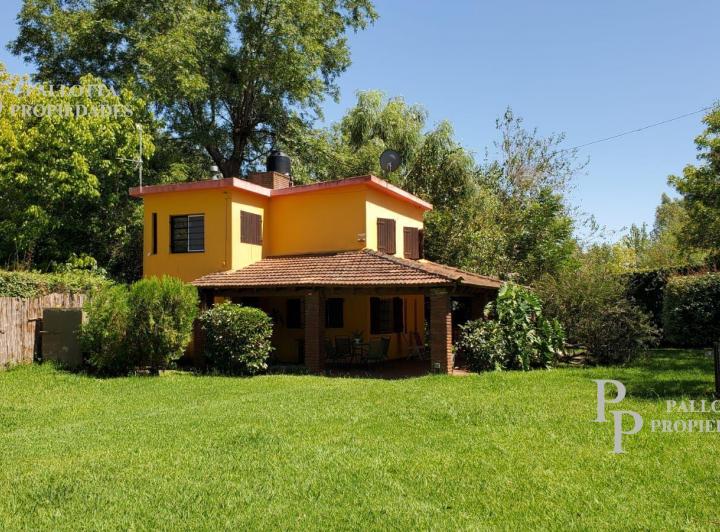 Casa en venta sobre doble lote, Dique Lujan