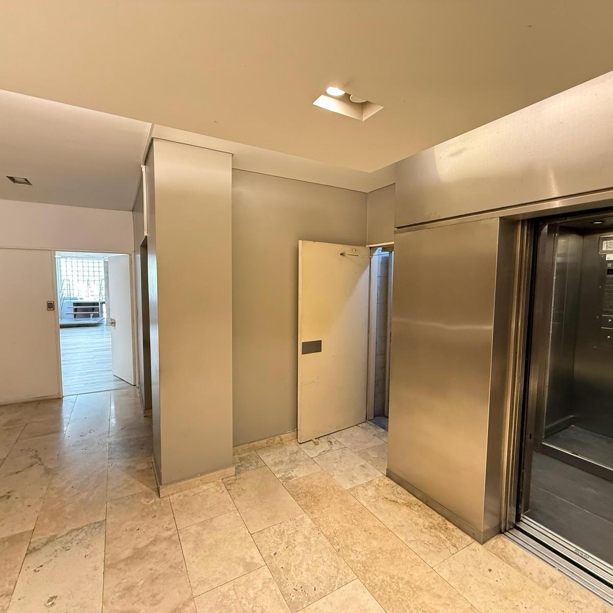 Foto de VENTA Oficina de 175Mts. en Duplex Impecable - Av. Federico Lacroze, imagen 3