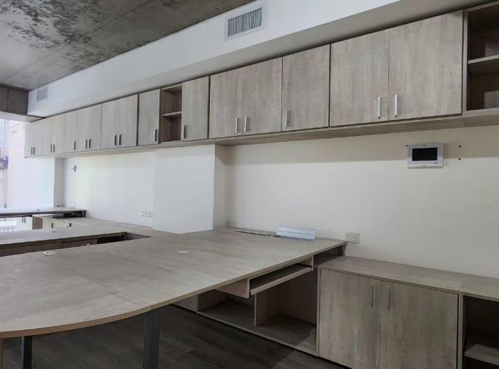 Oficina en Av. Córdoba esquina Uruguay 59m2  con piso impecable !!