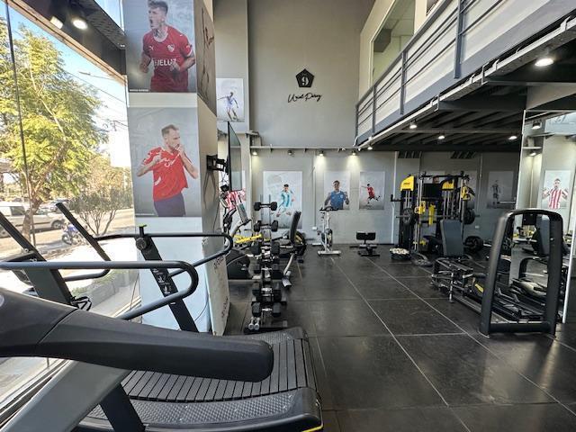 ALQUILER Local  de 200m2 en 2 plantas - 45m2 descubiertos en Libertador - Vicente López 5