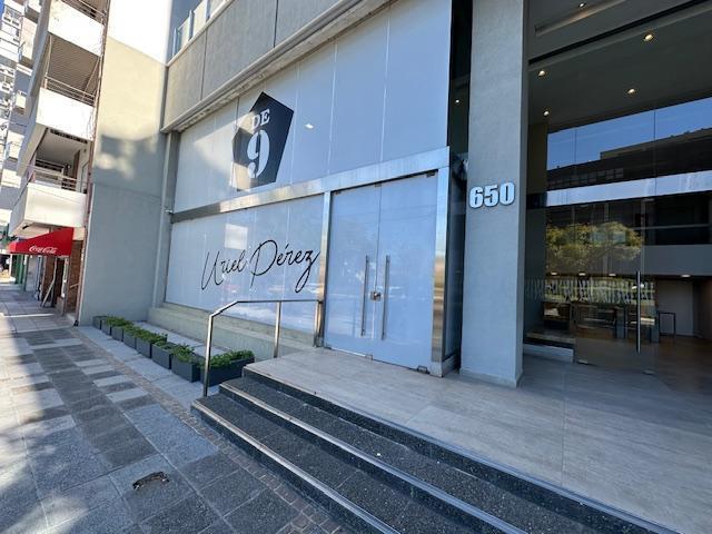 ALQUILER Local  de 200m2 en 2 plantas - 45m2 descubiertos en Libertador - Vicente López 2