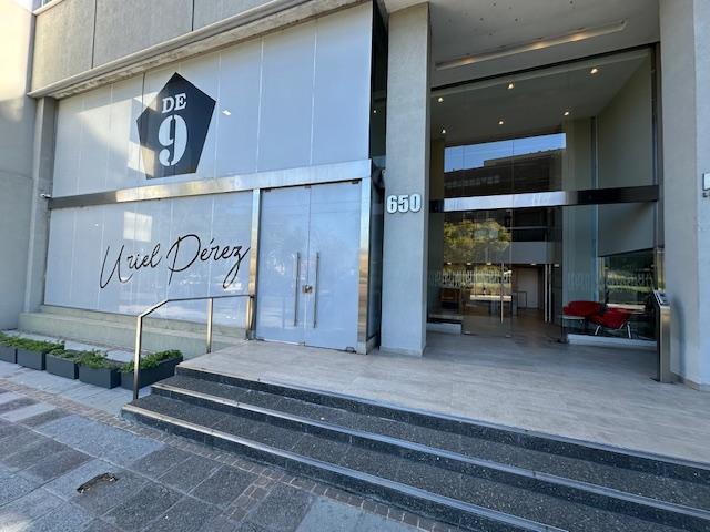 ALQUILER Local  de 200m2 en 2 plantas - 45m2 descubiertos en Libertador - Vicente López 1