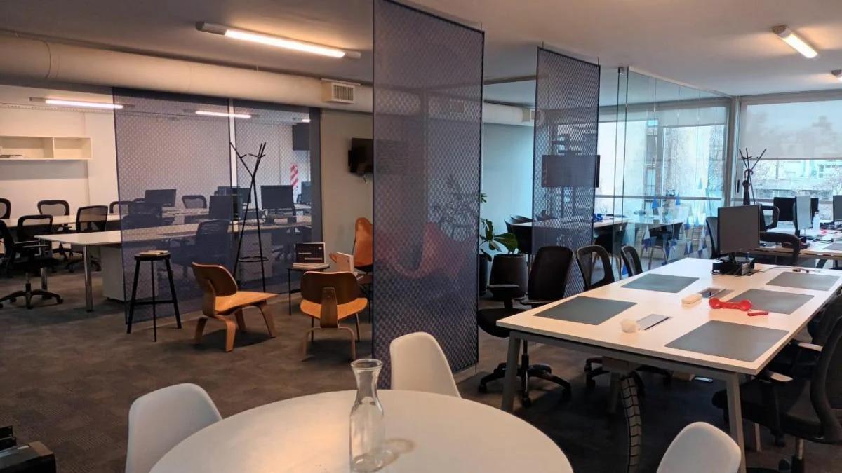 MIRASTAR - Oficina con Cochera y Seguridad 24hs - Planta Libre