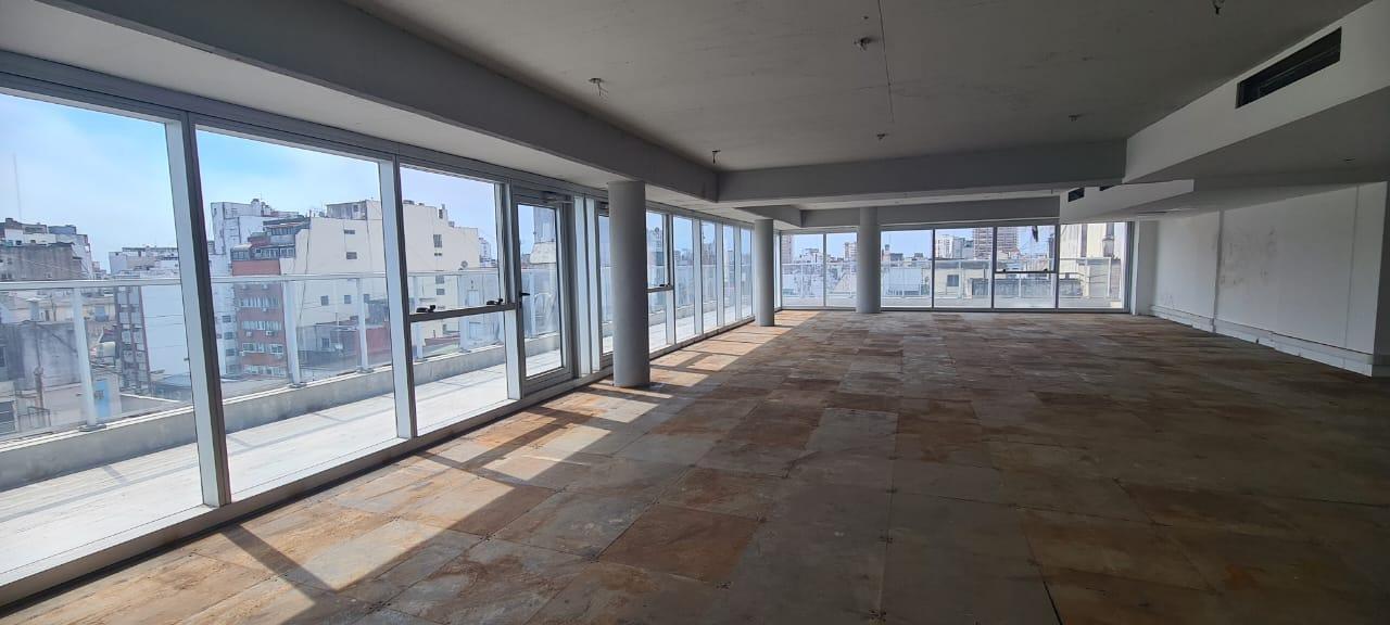 Oficina en Av. Córdoba esquina Uruguay 142  m2 y    51 de  terraza m2  a estrenar !!