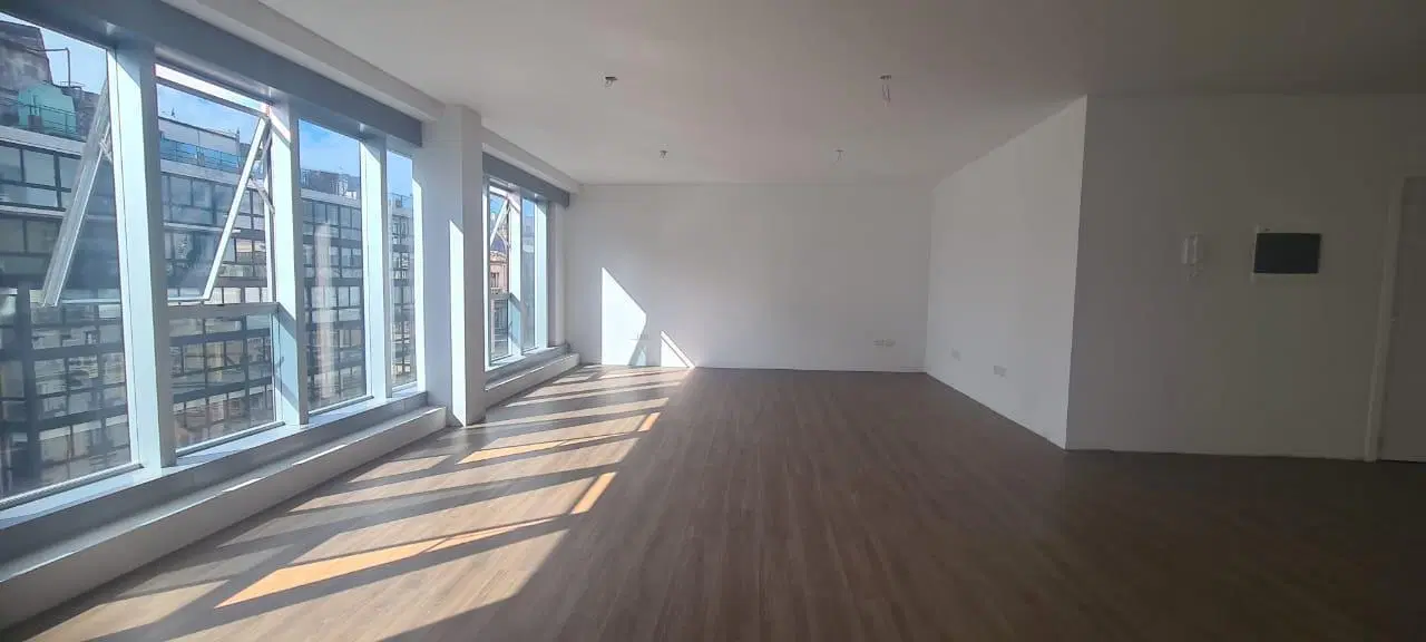 Oficina a Estrenar en piso alto con Piso Colocado lista para Mudarte - Luz y Vista Increible! 2