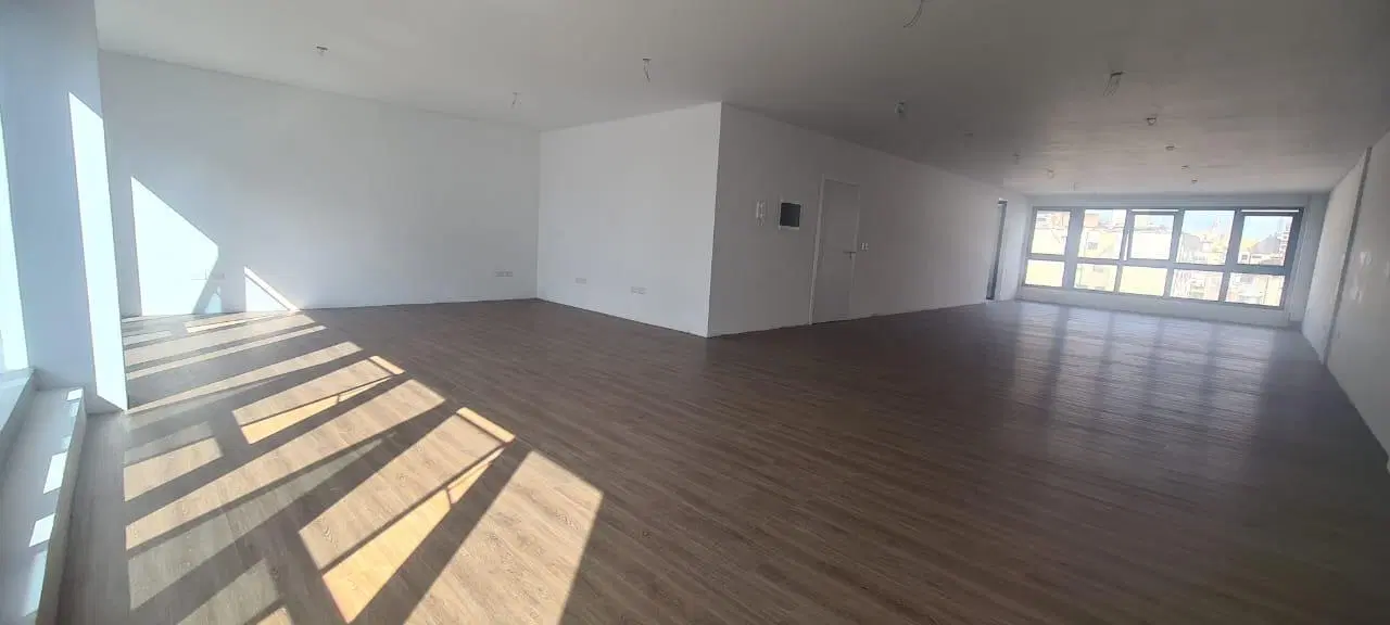 Oficina a Estrenar en piso alto con Piso Colocado lista para Mudarte - Luz y Vista Increible! 3