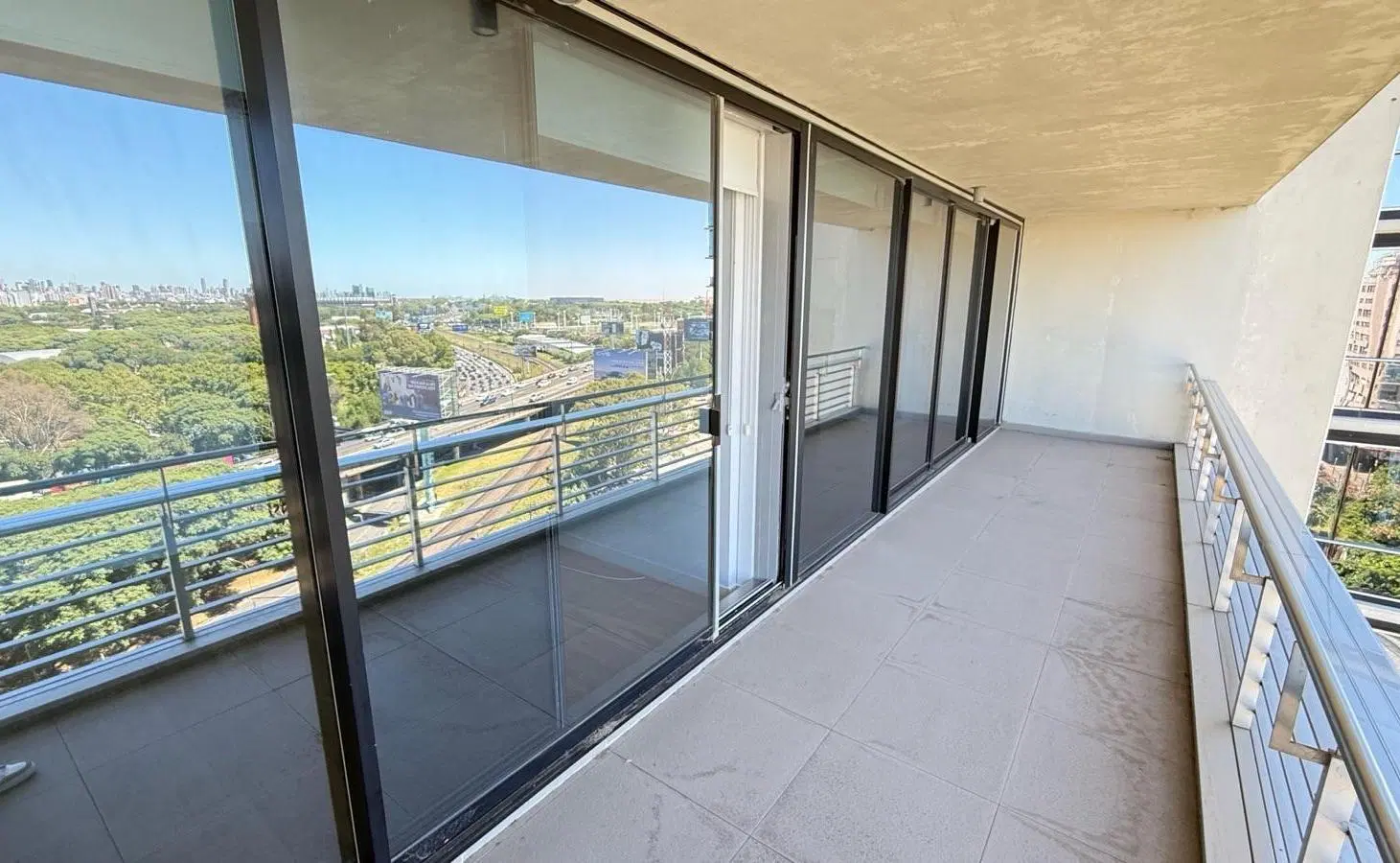 ALQUILER AMOBLAD 2 AMBIENTES - ENORME BALCON - Vista al Rio Increíble - Compl Al RIO - VICENTE LOPEZ 3