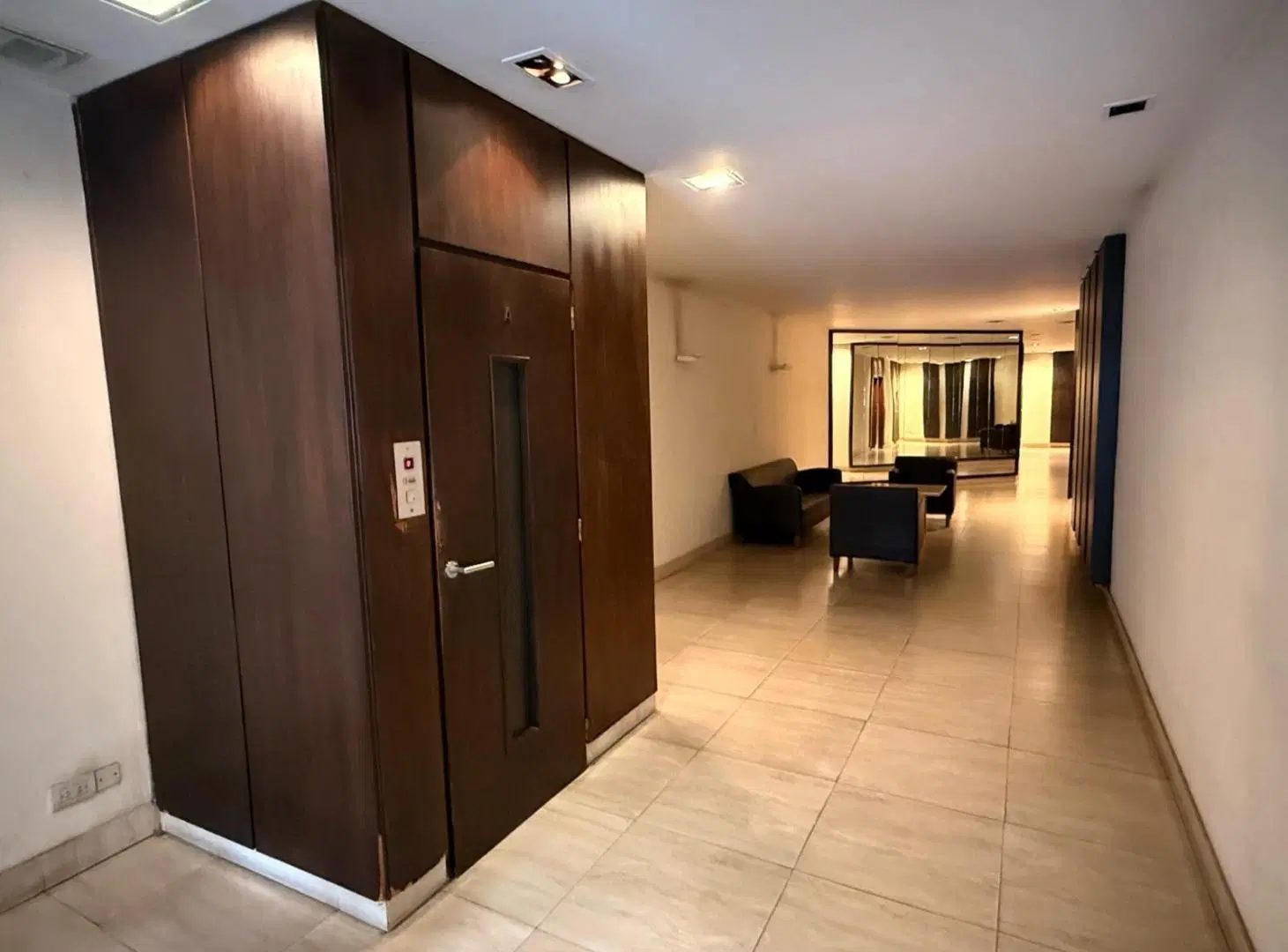 Venta 3 dormitorios en Zona Espectacular con Cochera y baulera en Piso Alto - 4