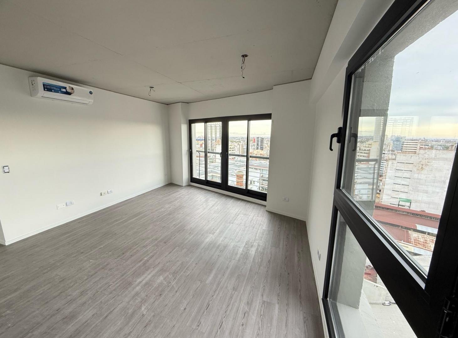 VENTA AMPLIO DOS AMBIENTES - PISO ALTO - BALCON - Constitución - Finochietto 990 - Edificio MOCA II