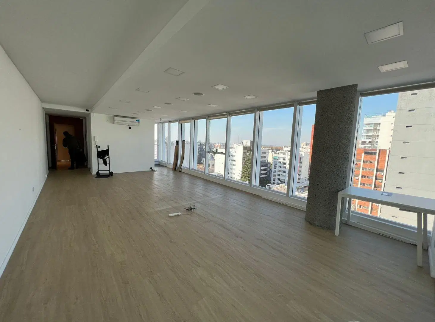 Av.Libertador y Juramento 85m2 con Cochera ESQUINERO , impecable listo para ocupar! 1