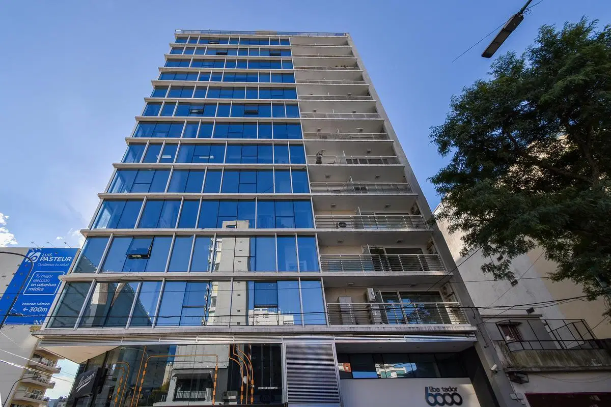 Av.Libertador y Juramento 85m2 con Cochera ESQUINERO , impecable listo para ocupar! 3