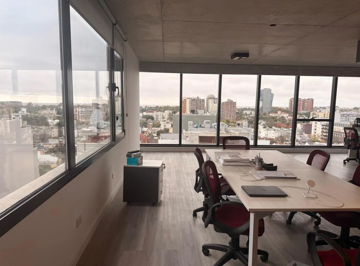 Alquiler Oficina en DOME Esquinero de 60m2 Piso Alto. Atipica y Unica 5