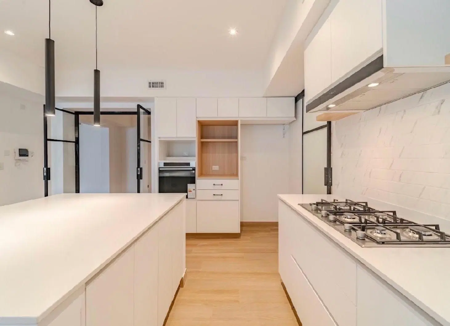 Casa en Martinez a Estrenar/ 3 dormitorios -Libertador./Al Rio 2