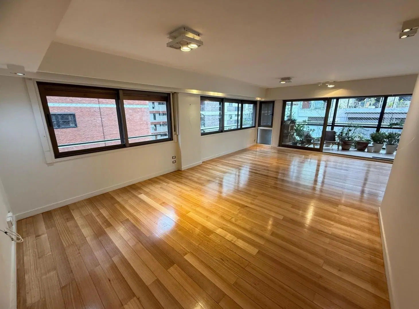 ALQUILER ESPLENDIDO 4 AMBIENTES / DEPENDENCIA / 2 COCHERAS / ENORME BALCON - BELGRANO - 3