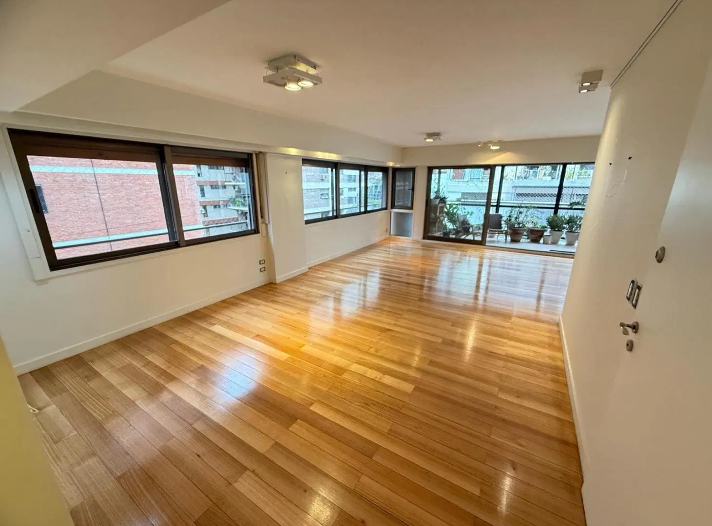 ALQUILER ESPLENDIDO 4 AMBIENTES / DEPENDENCIA / 2 COCHERAS / ENORME BALCON - BELGRANO - 4