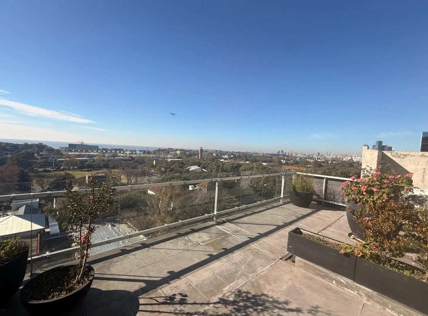 Oficina en Nunez con 2 Cocheras - Seguridad 24hs. Unica con Terraza Propia y Vista al Rio 4