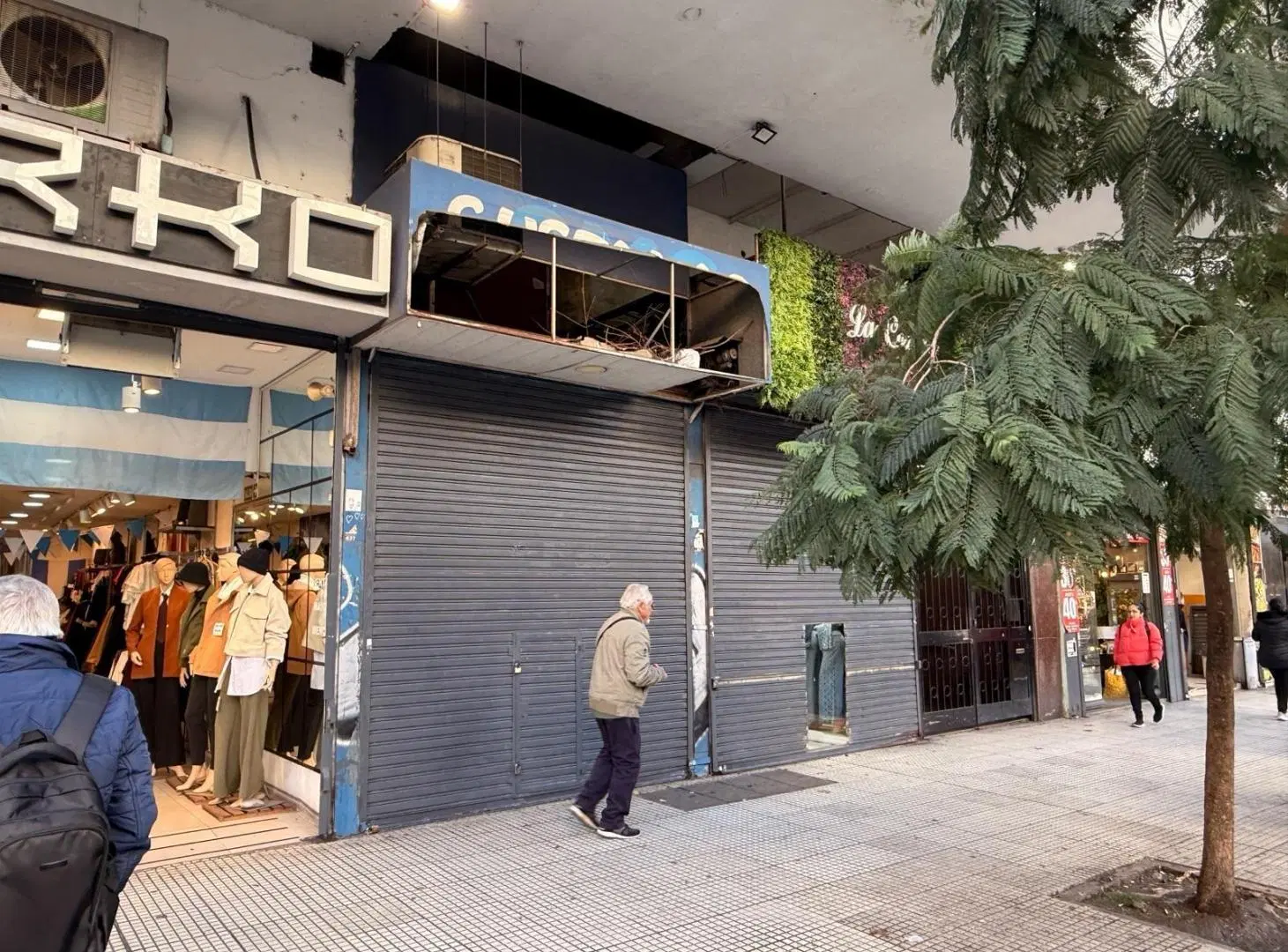 Local en ONCE en Av Corrientes 2700 esq Pueyrredon. 3 Plantas - 1