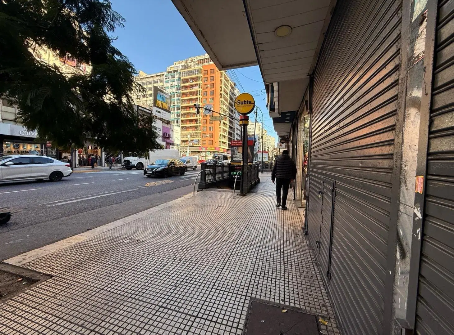 Local en ONCE en Av Corrientes 2700 esq Pueyrredon. 3 Plantas - 2