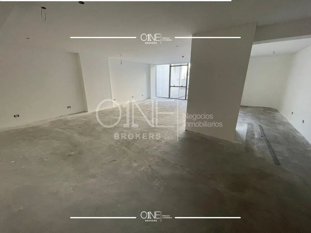 OFICINA 90m2 a estrenar. Se entrega con pisos y AC instalados! 2