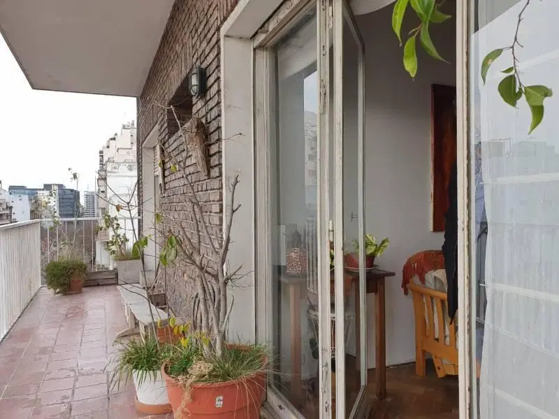 Al Frente Piso Alto Muy Luminoso Garay y Bolivar 3