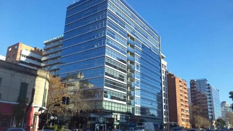 Oficina de 110m2 con Cochera Al frente sobre Av Libertador - Libertador Plaza (Starbucks) 1