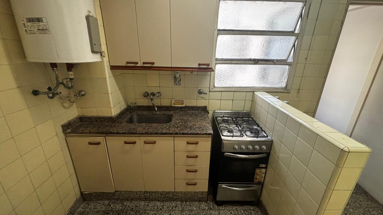 Foto de Santa fe y Azcuénaga 4 ambientes con dependencia, piso alto!, imagen 4