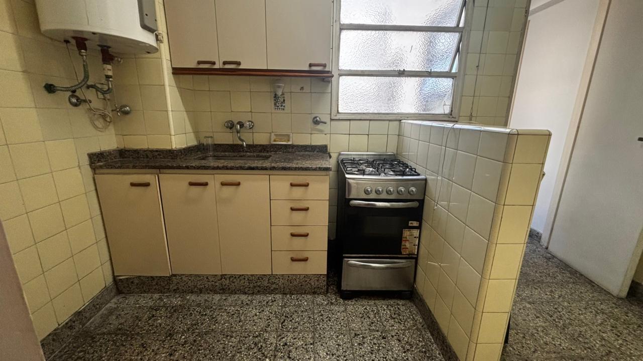 Foto de Santa fe y Azcuénaga 4 ambientes con dependencia, piso alto!, imagen 5