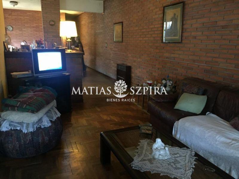 AMPLIA CASA A REFACCIONAR C CASTELAR NORTE