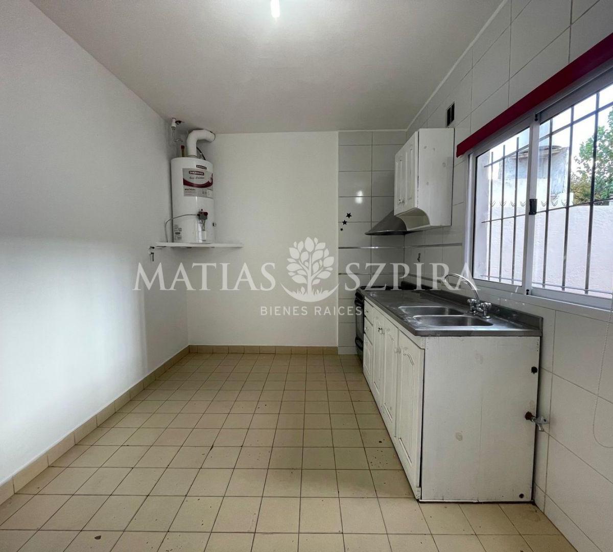 CASA EN DUPLEX 4 AMBIENTES EN CASTELAR