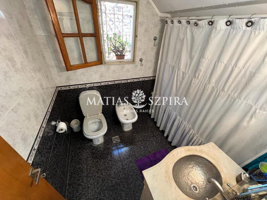 PERMUTA CASA DORMITORIO EN SUITE Y JARDÍN