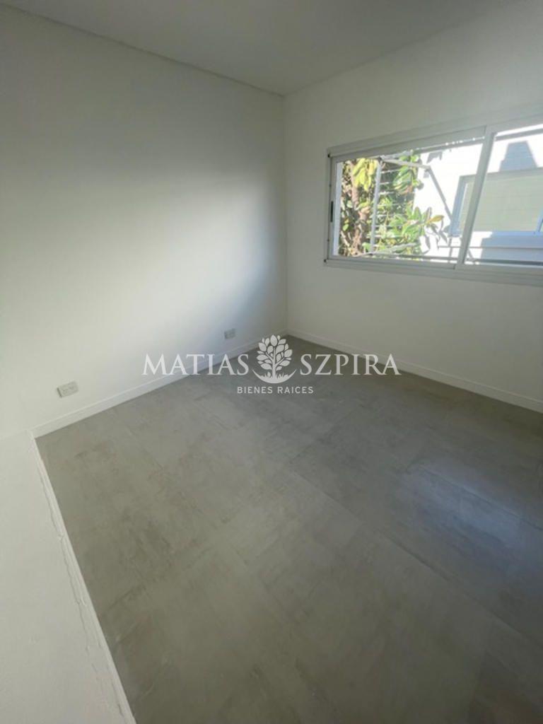 PH de 4 AMBIENTES CON TERRAZA CASTELAR SUR