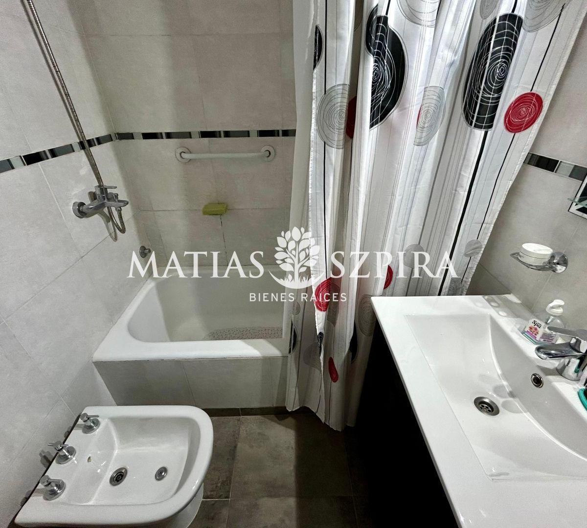 Venta de Departamento PH 4 Ambientes en Monte Castro, Capita 1