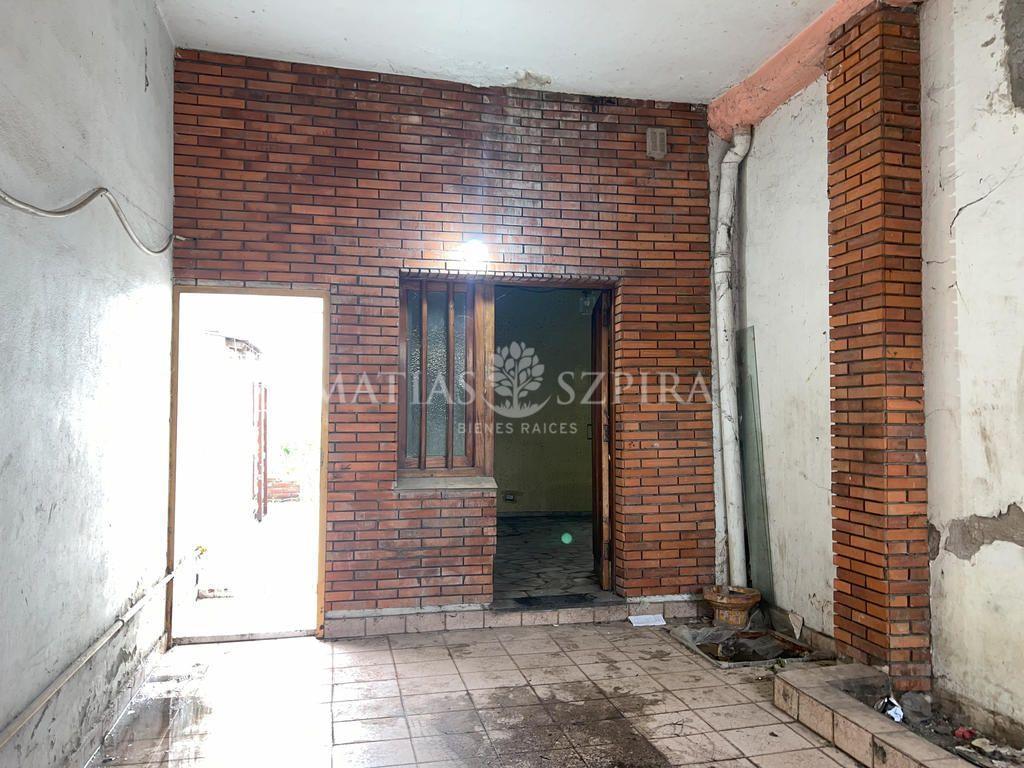 Foto de CASA A REFACCIONAR CON 2 LOCALES COMERCIALES, imagen 2
