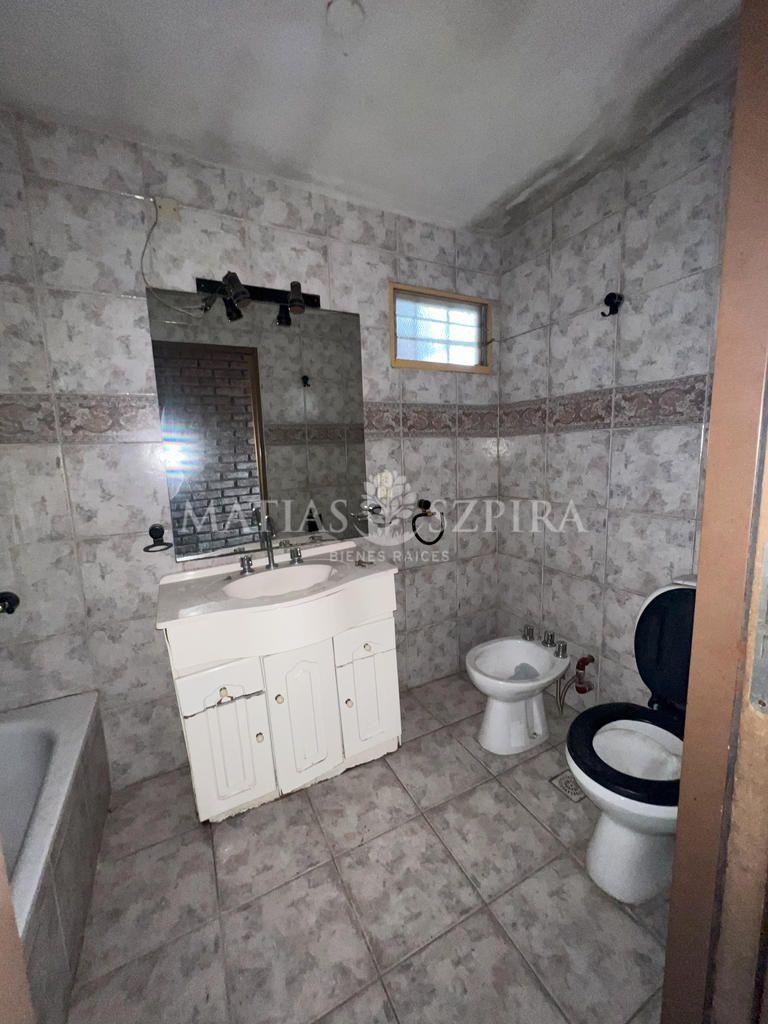Foto de CASA A REFACCIONAR CON 2 LOCALES COMERCIALES, imagen 4