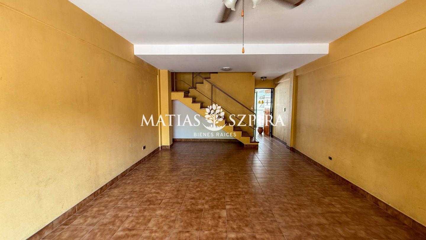 Venta de Casa 4 Ambientes en Villa del Parque, Apto Credito