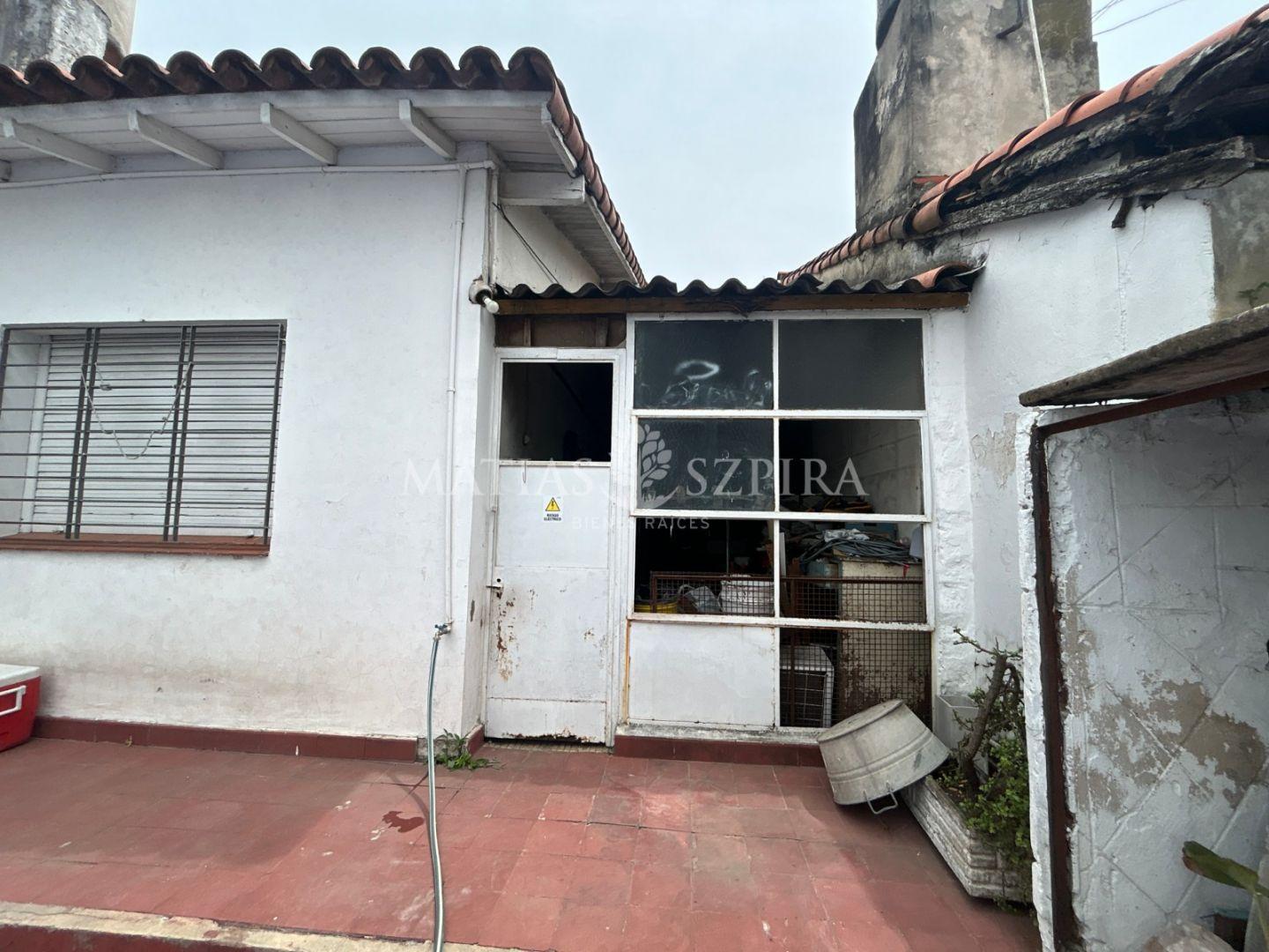 Venta casa 4 ambientes, ideal flia numerosa, aplio patio, Apto Credito