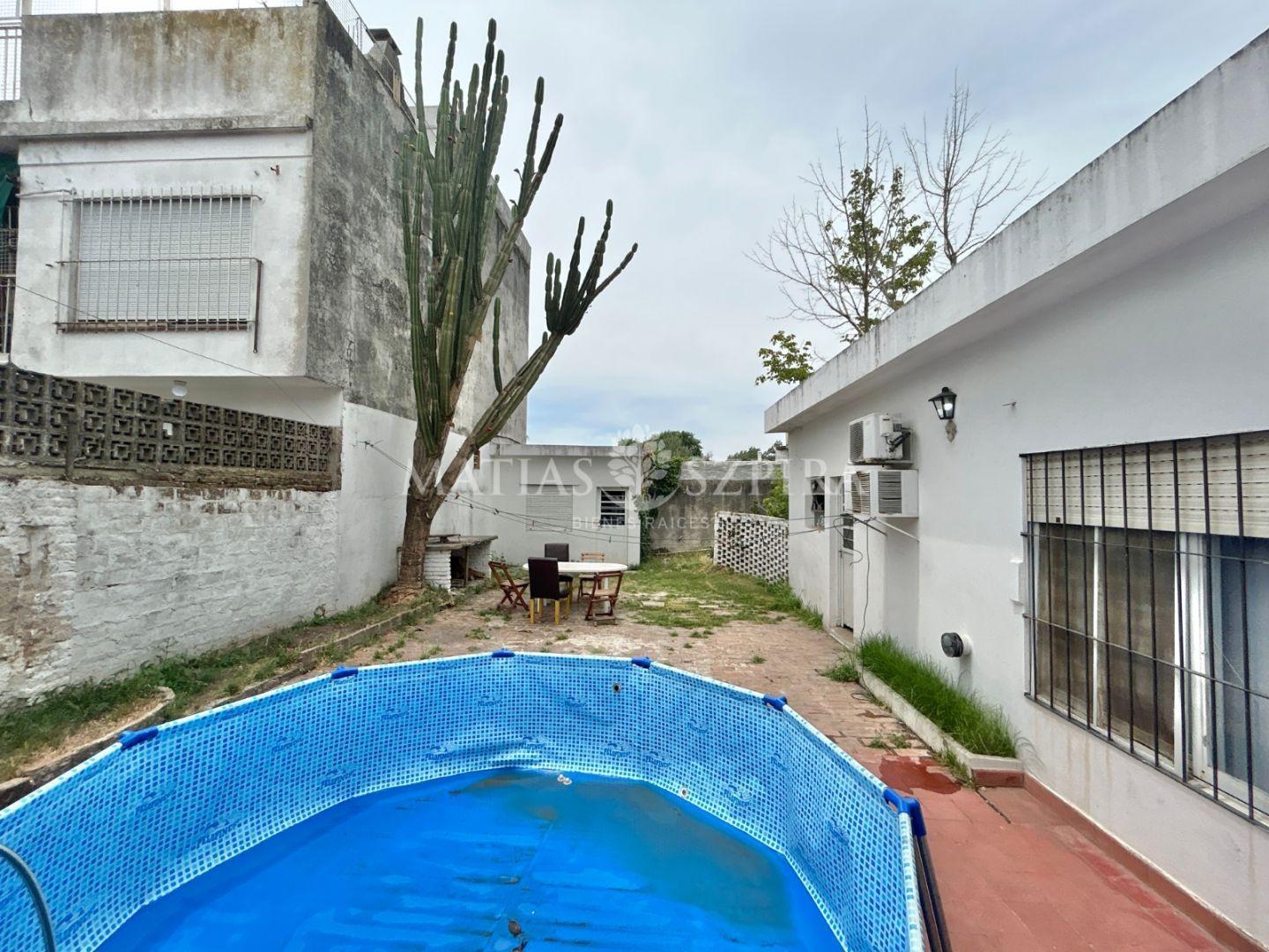 Venta casa 4 ambientes, ideal flia numerosa, aplio patio, Apto Credito