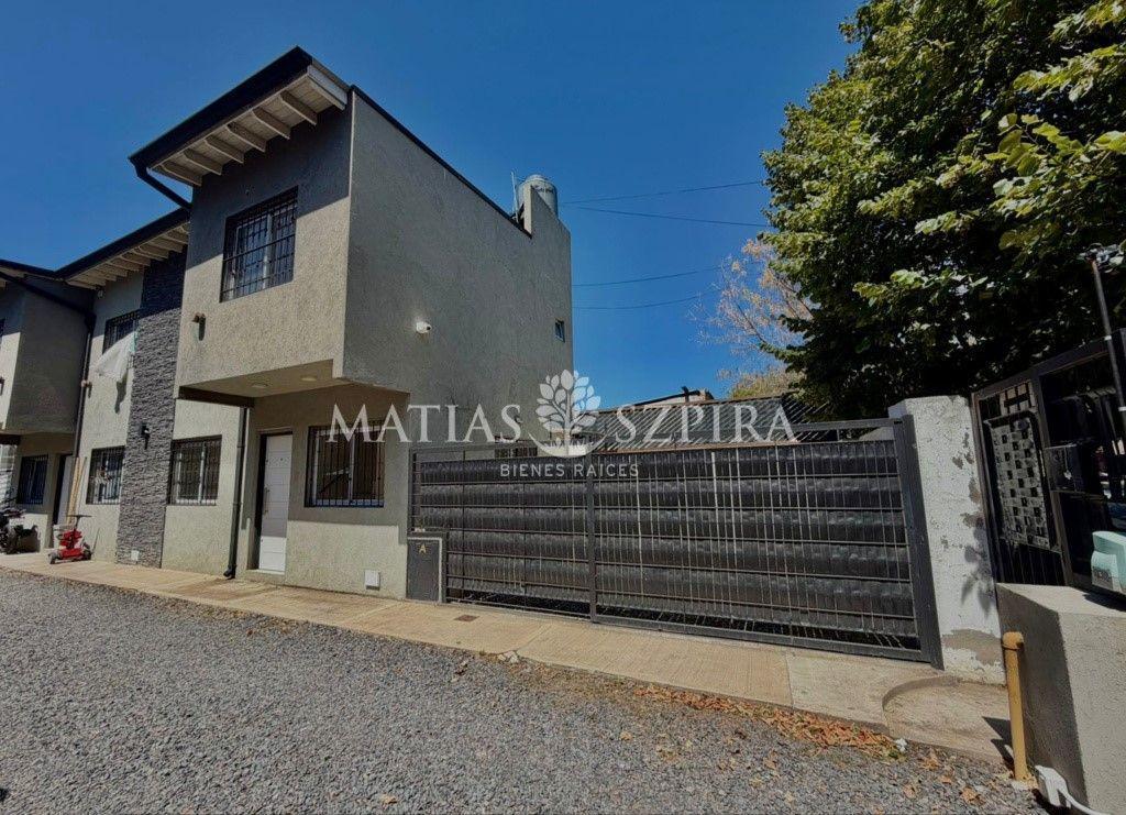 Complejo duplex 3 ambientes con jardín y cochera