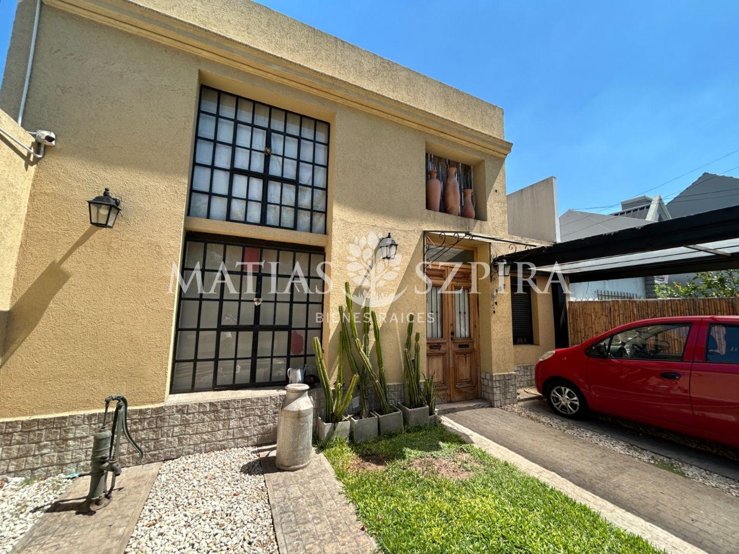 Venta casa 5 ambientes en Villa Luzuriaga