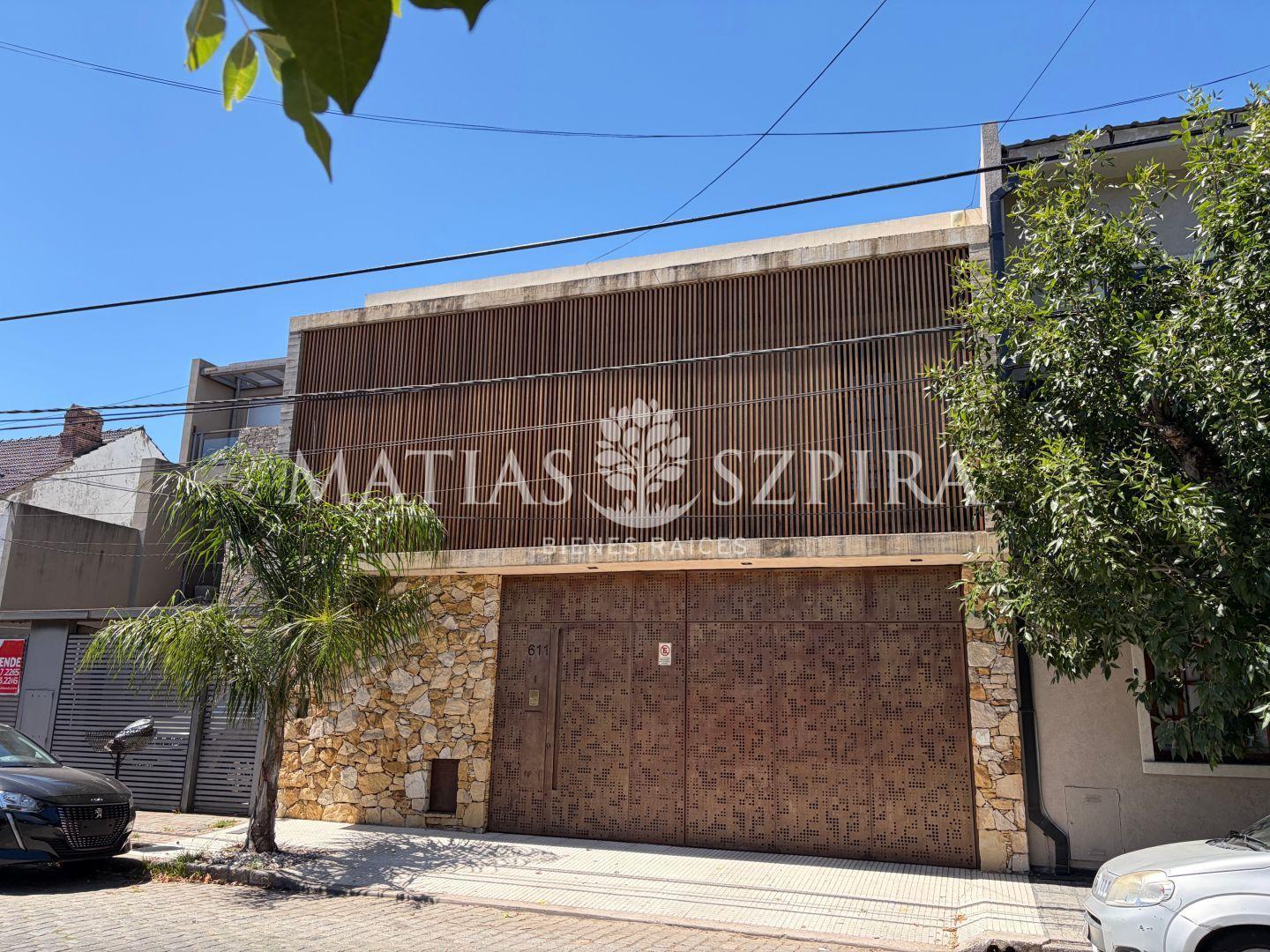 Venta de Casa 4 Ambientes con pileta, en Villa Sarmiento, Morón