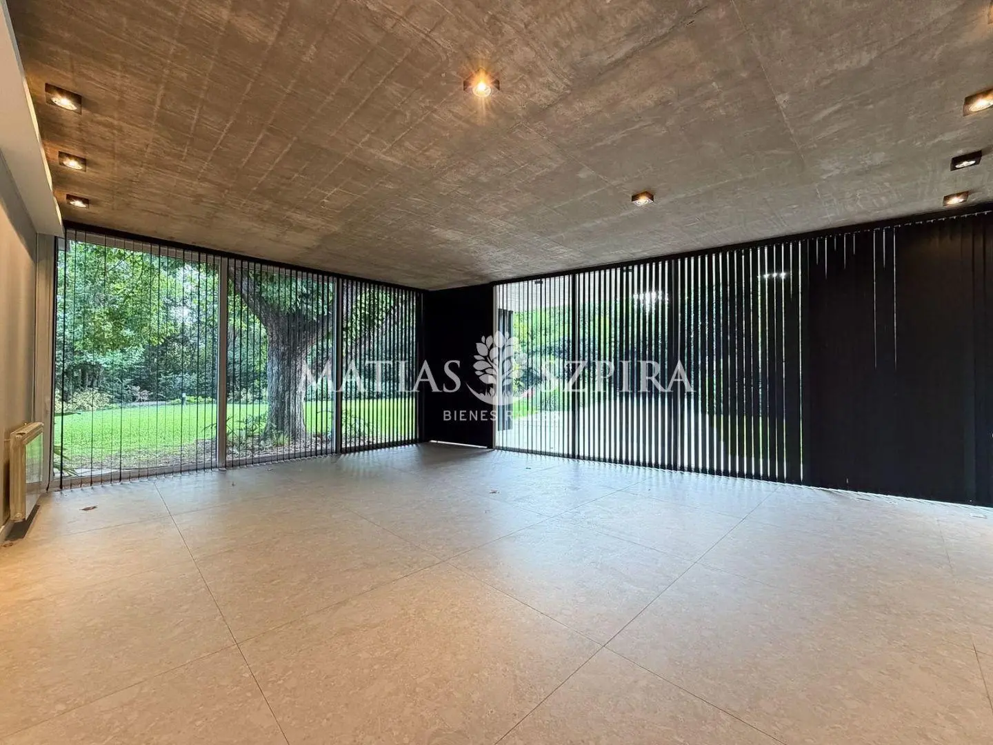 Casa 6 ambientes 4 dormitorios. | Av. Presidente Peron 10298 4