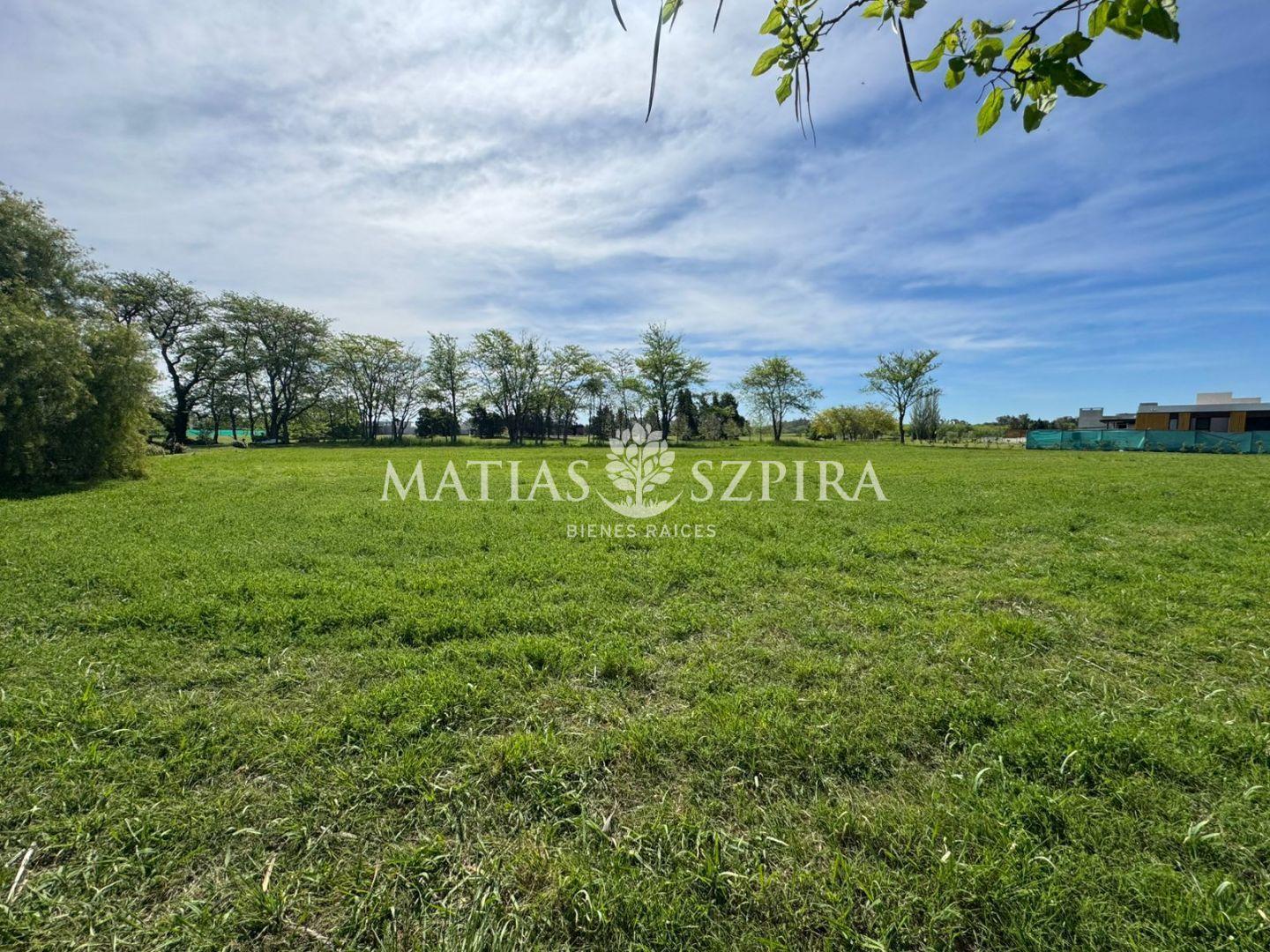 Lote al Golf en Venta en Everlinks