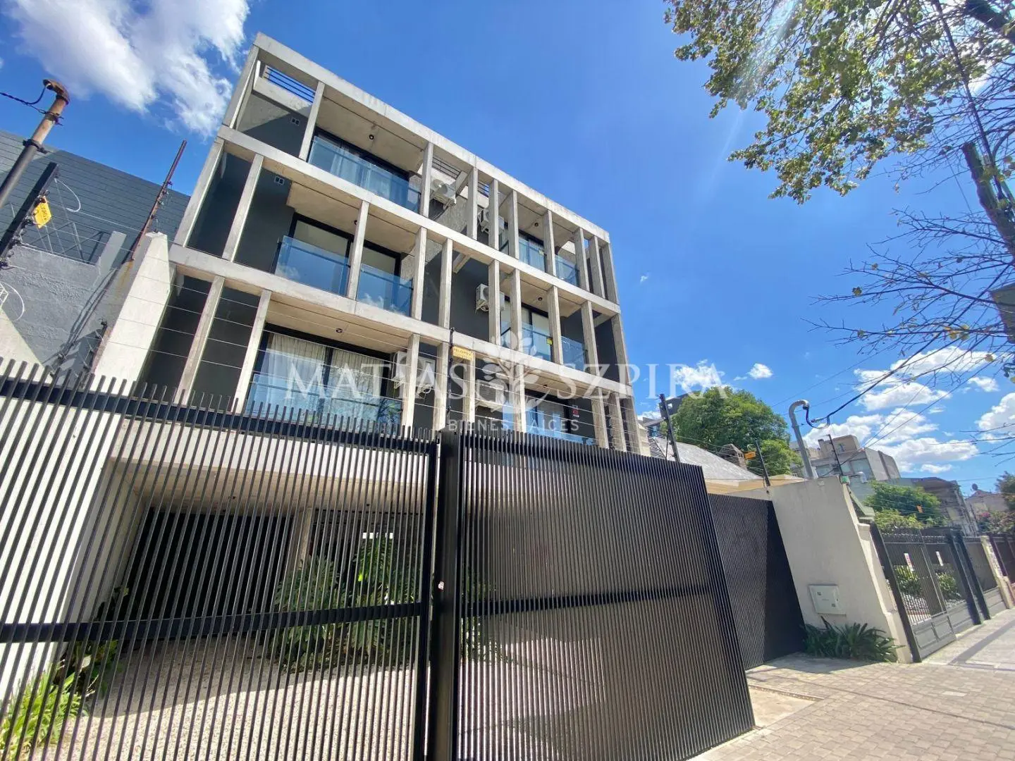Venta departamento 2 ambientes  con balcón en Morón 5