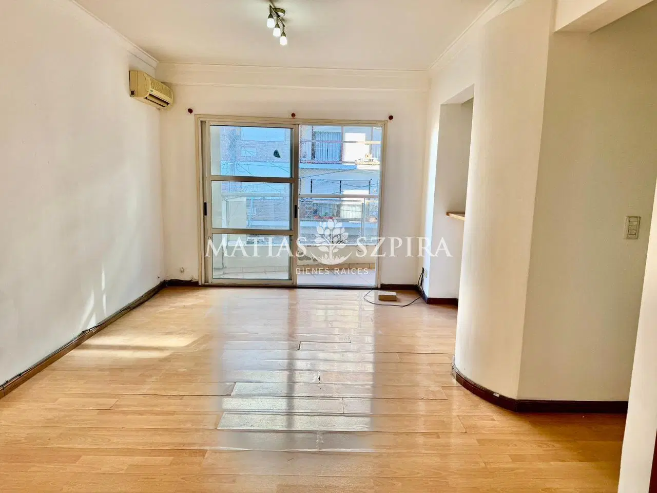 alquiler dos amplios ambientes con cochera Castelar Sur 2