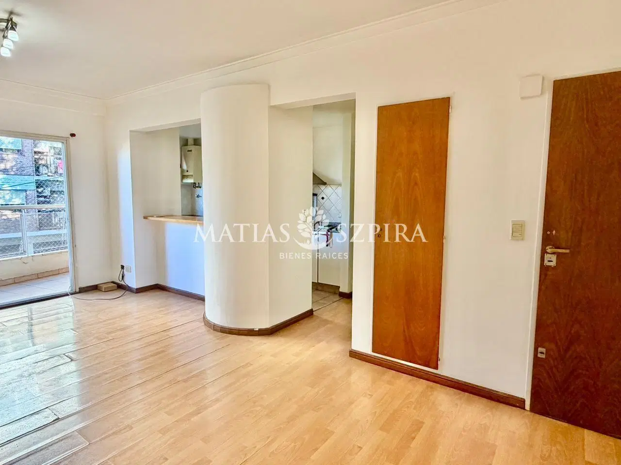 alquiler dos amplios ambientes con cochera Castelar Sur 3