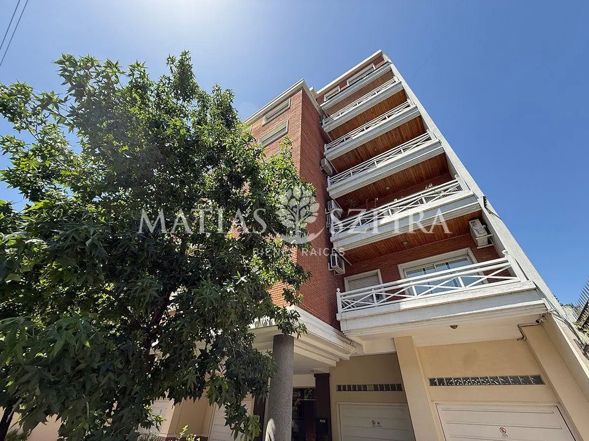 Excelente semipiso de 3 ambientes en Castelar Norte 3
