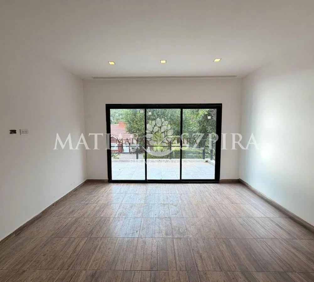Casa 4 ambientes en Country Club Banco Provincia 5